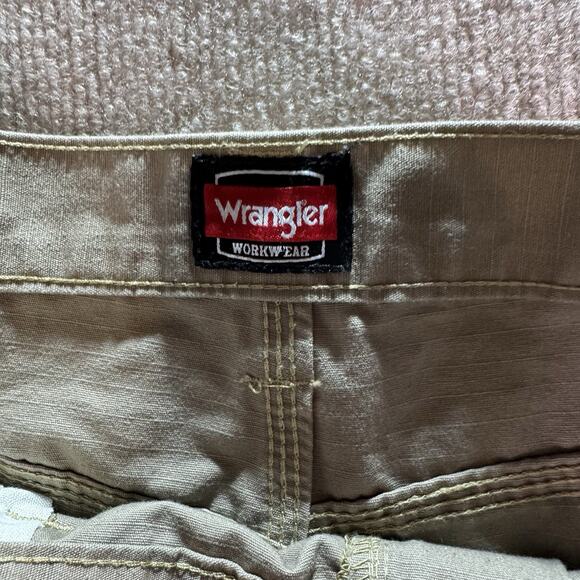 Mens 38 Wrangler Workwear Cargo Shorts Brown Khaki Canvas Ripstop Carpenter 11"‎ - Picture 3 of 9